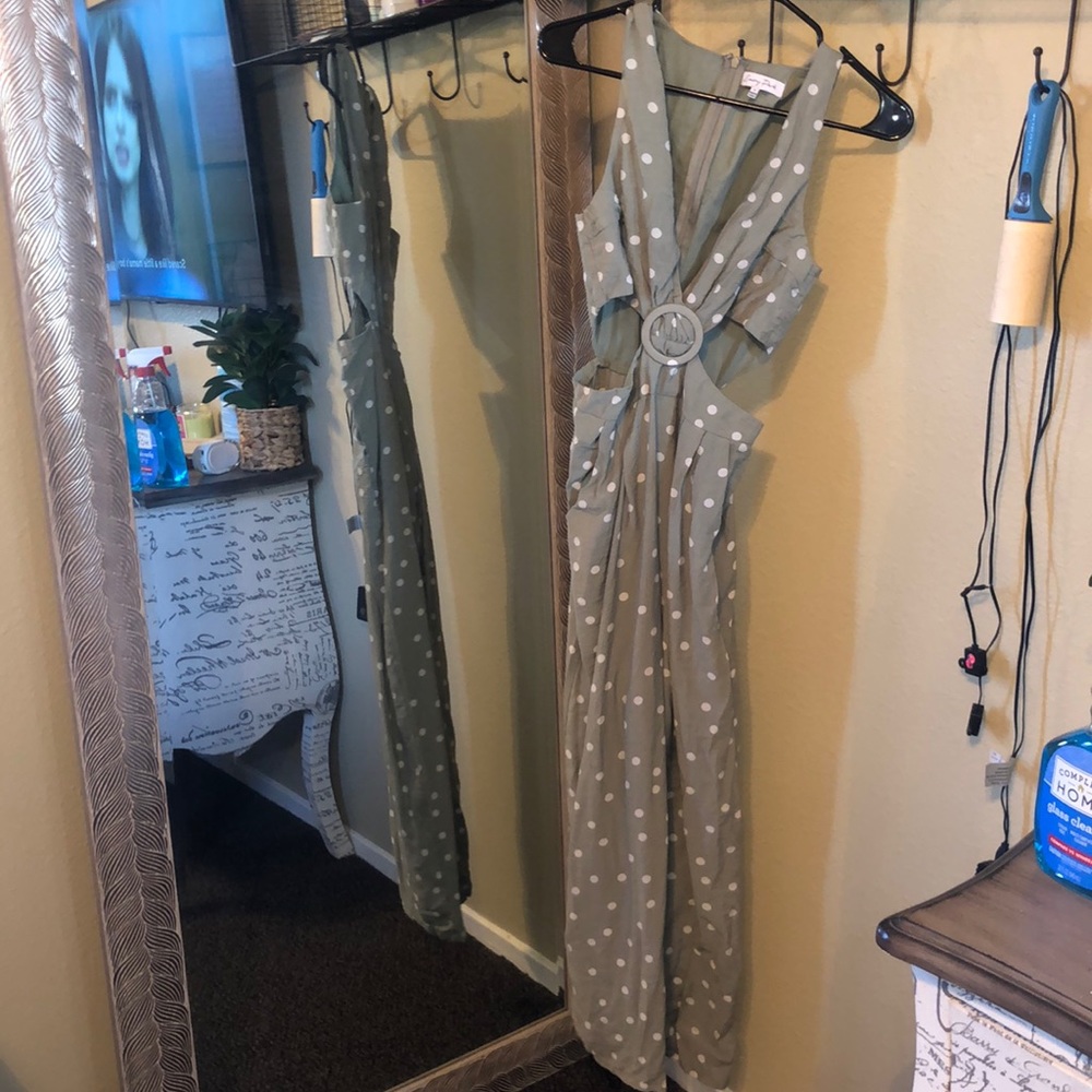 very cute romper pantsuit thing, very cute for the spring!!